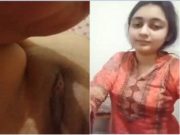 Desi girl Shows Her Pussy